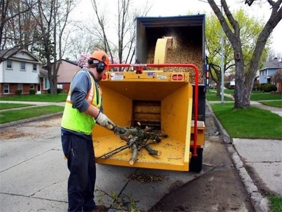 City of Livonia Chipper Truck